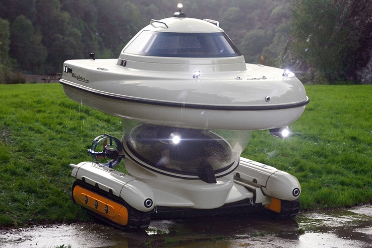 MSVEX MKIII Bobcat Amphibian pone un bote encima de un sumergible que tiene bandas de rodadura de tanque… De verdad